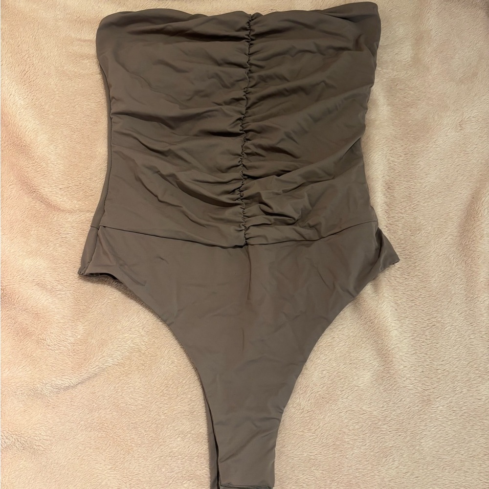 White fox brown strapless bodysuit